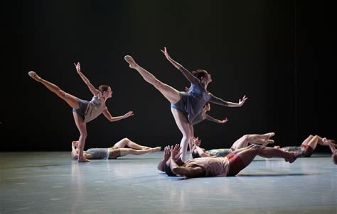 Is Dance a Sport or Art: A Delicate Balance of Perceptions